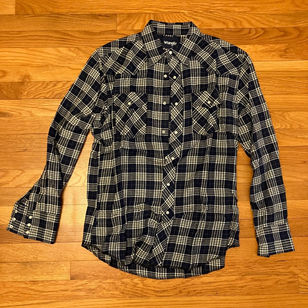 Wrangler Men's Navy and White Plaid Button Down ShirtWrangler western flannel La